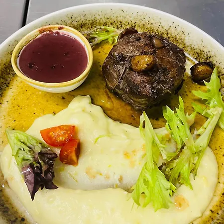 Le Matagot Auberge-restaurant Han/Misafirhane